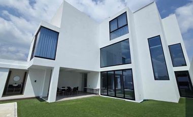 Residencial en venta con amplios espacios y alberca en  Puerta de Hierro