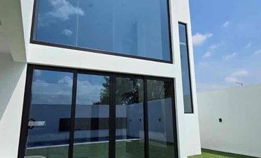 Residencial en venta con amplios espacios y alberca en  Puerta de Hierro