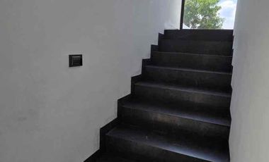 Residencial en venta con amplios espacios y alberca en  Puerta de Hierro