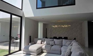 Residencial en venta con amplios espacios y alberca en  Puerta de Hierro