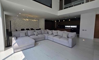 Residencial en venta con amplios espacios y alberca en  Puerta de Hierro