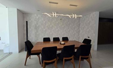 Residencial en venta con amplios espacios y alberca en  Puerta de Hierro