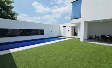 Residencial en venta con amplios espacios y alberca en  Puerta de Hierro