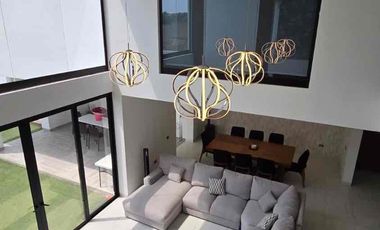 Residencial en venta con amplios espacios y alberca en  Puerta de Hierro