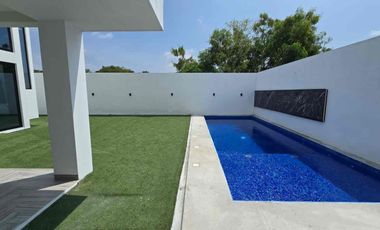 Residencial en venta con amplios espacios y alberca en  Puerta de Hierro