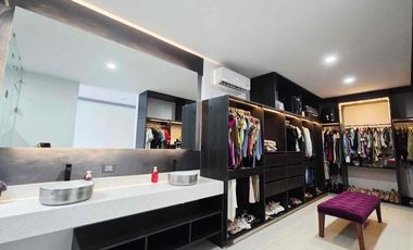 Residencial en venta con amplios espacios y alberca en  Puerta de Hierro