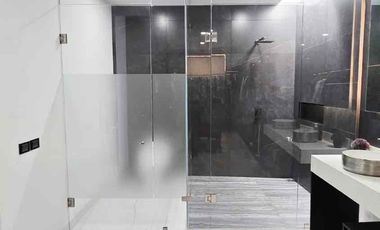 Residencial en venta con amplios espacios y alberca en  Puerta de Hierro