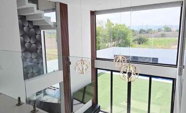 Residencial en venta con amplios espacios y alberca en  Puerta de Hierro