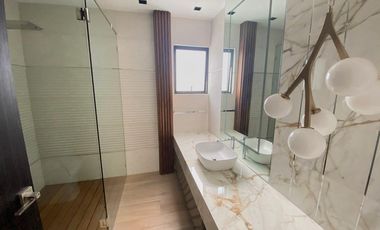 Venta Casa en Privada dentro de Bosque Real