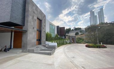 Venta Casa en Privada dentro de Bosque Real