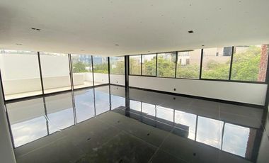 Venta Casa en Privada dentro de Bosque Real