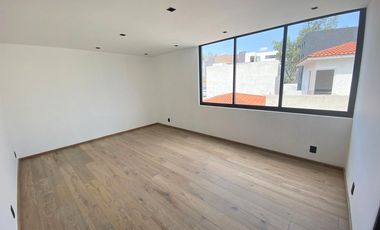 Venta Casa en Privada dentro de Bosque Real