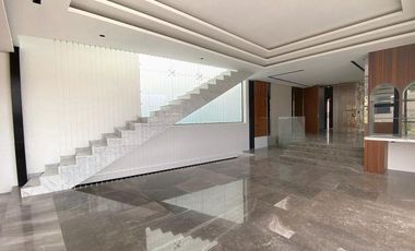 Venta Casa en Privada dentro de Bosque Real