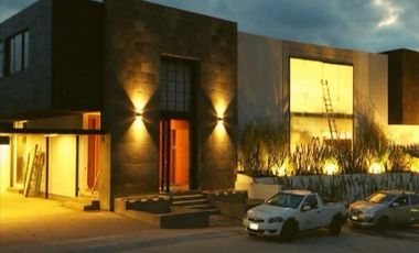 Venta Casa en Privada dentro de Bosque Real