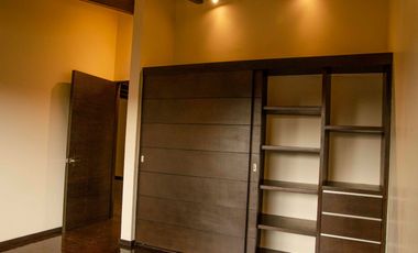 Casa en renta, en Prado Largo, Zona Esmeralda, con amplio jardín, impecable