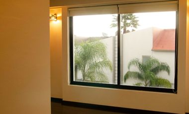 Casa en renta, en Prado Largo, Zona Esmeralda, con amplio jardín, impecable