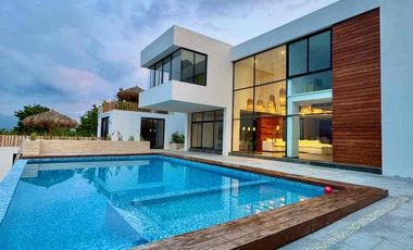 Venta de Hermosa Residencia con Vista al Mar