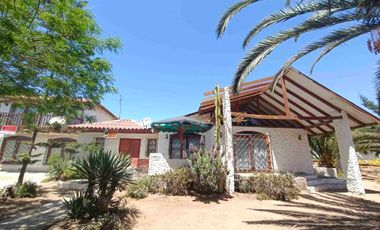 Se vende propiedad con 2 casas en Guanaqueros, Coquimbo