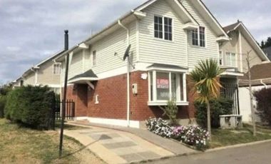 FyC vende preciosa y amplia casa en condominio Bosques de Curauma