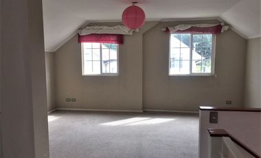 FyC vende preciosa y amplia casa en condominio Bosques de Curauma