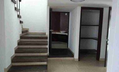 Se vende casa grande dentro de fraccionamiento club de golf San Carlos, Metepec, Estado De México