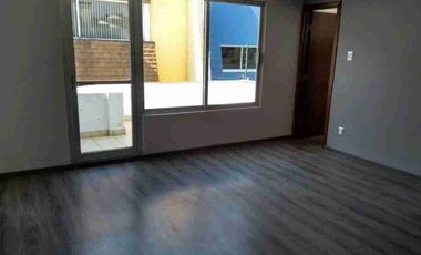 Se vende casa grande dentro de fraccionamiento club de golf San Carlos, Metepec, Estado De México