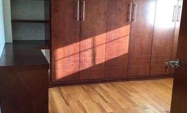 Renta de amplio departamento atrás del Britania $15,000