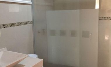 Renta de amplio departamento atrás del Britania $15,000