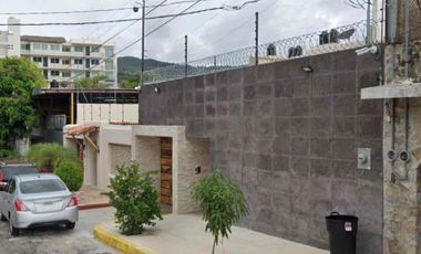 CASA EN VENTA CON ALBERCA EN COSTA AZUL, ACAPULCO DE JUÁREZ