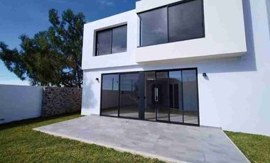 Venta de Casa en Cuernavaca, Lomas de Tetela. Nueva, Fraccionamiento, Seguridad