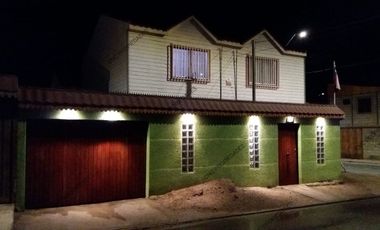 EN VENTA AMPLIA CASA ESQUINA VILLA PORTAL DEL INCA,