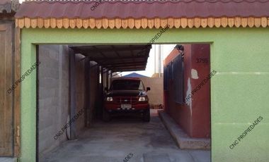 EN VENTA AMPLIA CASA ESQUINA VILLA PORTAL DEL INCA,