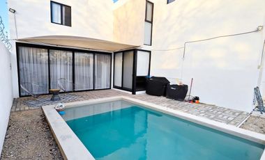 Casa en venta en Privada en Conkal Yucatán con recamara en planta baja