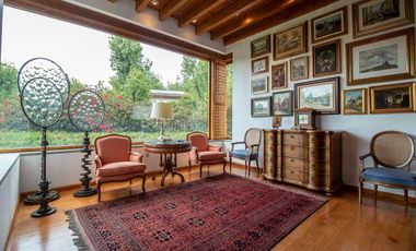 Venta de casa en calle cerrada en Bosques de las Lomas.