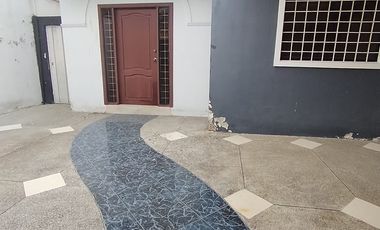 VENTA CASA 2 PLANTAS 3 DORMITORIOS 2.1/2 BAÑOS SAMANES 6 (CUADRA CERRADA)