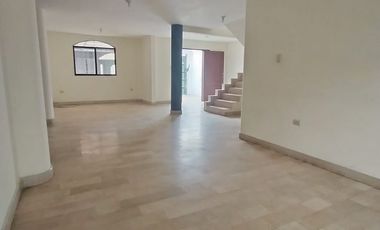 VENTA CASA 2 PLANTAS 3 DORMITORIOS 2.1/2 BAÑOS SAMANES 6 (CUADRA CERRADA)