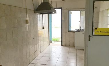 Se arrienda gran oficina con estacionamiento en Collico