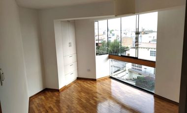 Venta de departamento bien iluminado en Surco.