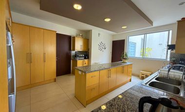 HERMOSA CASA DE VENTA EN EXCELENTE UBICACIÓN DE CUMBAYÁ!! SAN PATRICIO!!