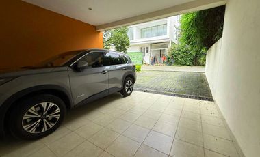 HERMOSA CASA DE VENTA EN EXCELENTE UBICACIÓN DE CUMBAYÁ!! SAN PATRICIO!!