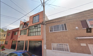 CASA EN REMATE EN GUSTAVO A MADERO, CERCA DEL METRO MARTIN CARRERA
