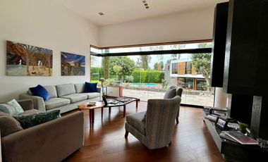 EXCLUSIVA Y LUJOSA CASA EN PASO CHICO CON TODAS LAS COMODIDADES