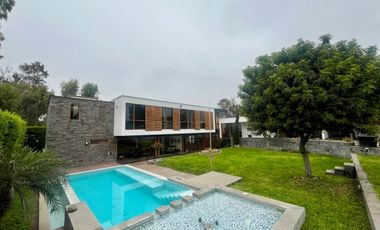 EXCLUSIVA Y LUJOSA CASA EN PASO CHICO CON TODAS LAS COMODIDADES