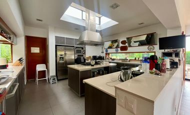 EXCLUSIVA Y LUJOSA CASA EN PASO CHICO CON TODAS LAS COMODIDADES