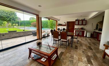 EXCLUSIVA Y LUJOSA CASA EN PASO CHICO CON TODAS LAS COMODIDADES