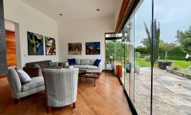 EXCLUSIVA Y LUJOSA CASA EN PASO CHICO CON TODAS LAS COMODIDADES