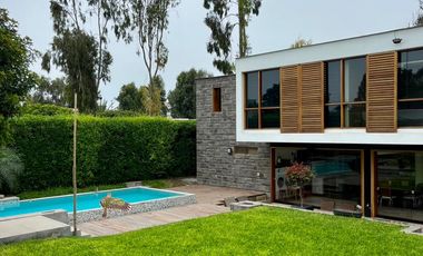 EXCLUSIVA Y LUJOSA CASA EN PASO CHICO CON TODAS LAS COMODIDADES