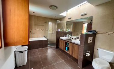 EXCLUSIVA Y LUJOSA CASA EN PASO CHICO CON TODAS LAS COMODIDADES