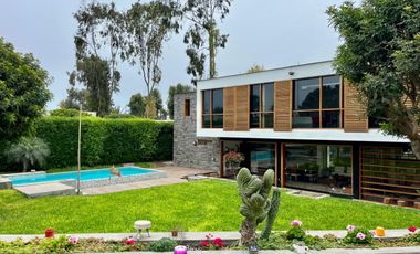EXCLUSIVA Y LUJOSA CASA EN PASO CHICO CON TODAS LAS COMODIDADES