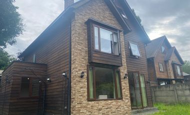 Se vende casa en condominio en Isla Teja